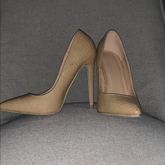Tan heels - Picture 2 of 8